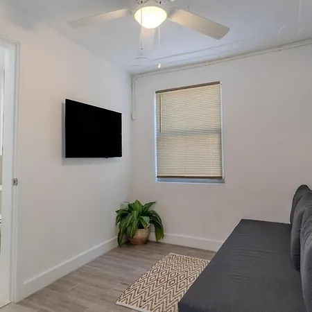 Bright And Cozy 1Bed W Free Parking Apartment